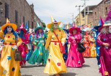 La Fiesta de los Locos en San Miguel de Allende Brujas en la Fiesta de los Locos en San Miguel de Allende
