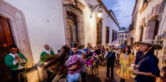 Zacatecas: Recorrido a pie y mezcal, las tradiciones de una callejoneada inolvidable