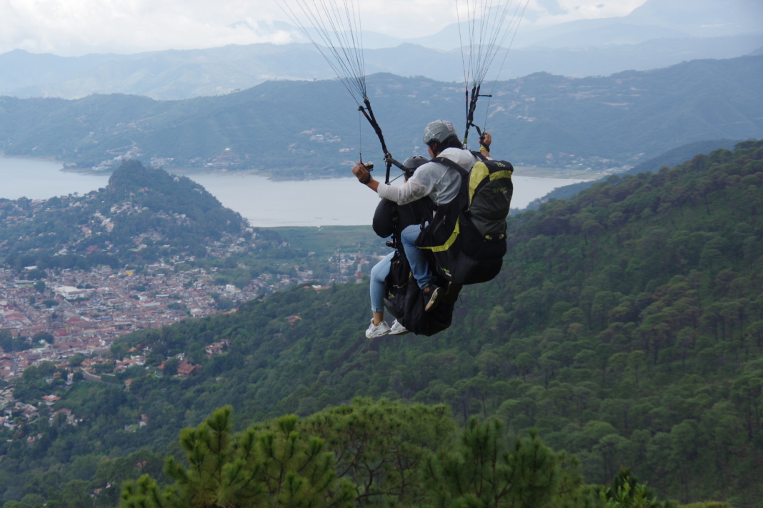 Valle de Bravo: meca mundial del parapente por condiciones.
