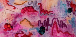 Una artista teje memoria y cuerpo en una nueva exposición en Querétaro Obra textil con fibras y tintes naturales exhibida en una sala del Museo de Arte de Querétaro